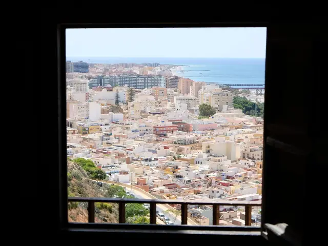 Bright 2-bed apartment with sea-view balcony a short walk from Playa del Cura — 2