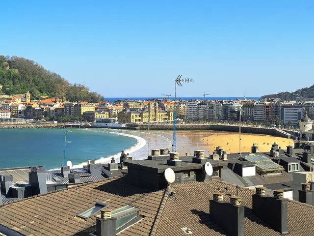 3-bed penthouse with private solarium and marina views by Playa del Acequión — 3