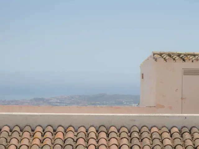 3-bed penthouse with private solarium and marina views by Playa del Acequión — 2