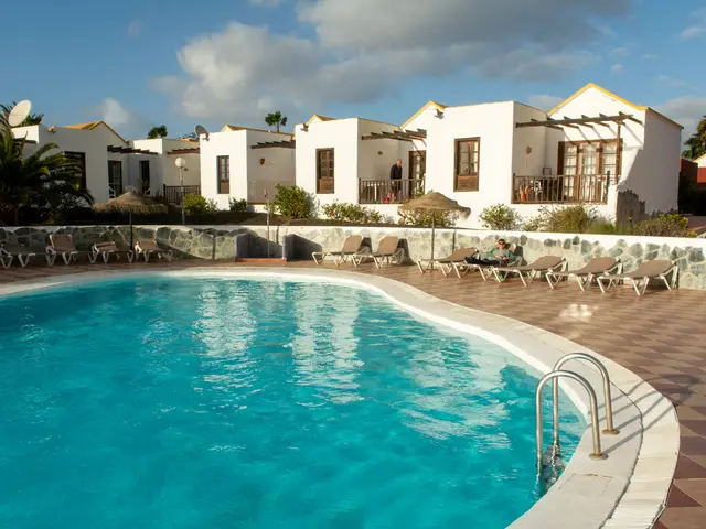 Ground-floor 2-bed bungalow with garden and pool in Aguas Nuevas, Torrevieja