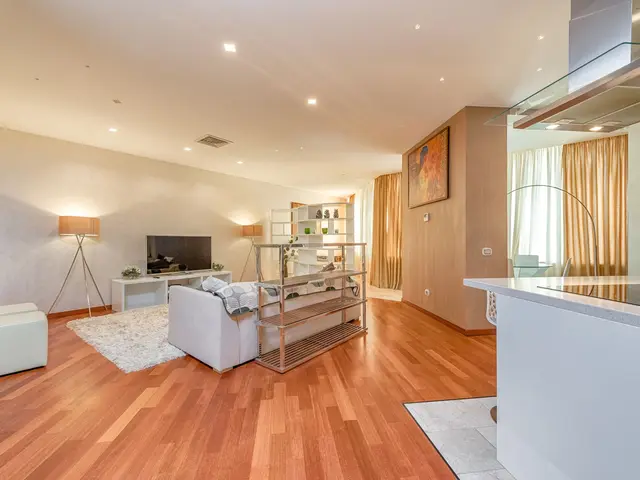 Furnished 2-bed apartment for long-term rent steps from Playa del Cura — 4
