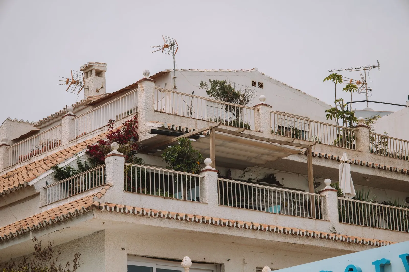Sea-view 3-bed apartment with garage for long-term rent near Paseo Vista Alegre