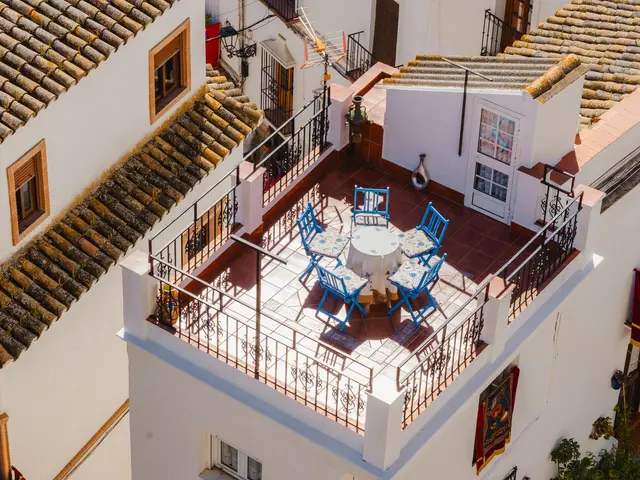 Top-floor 2-bed bungalow with solarium to rent near Parque de las Naciones — 2