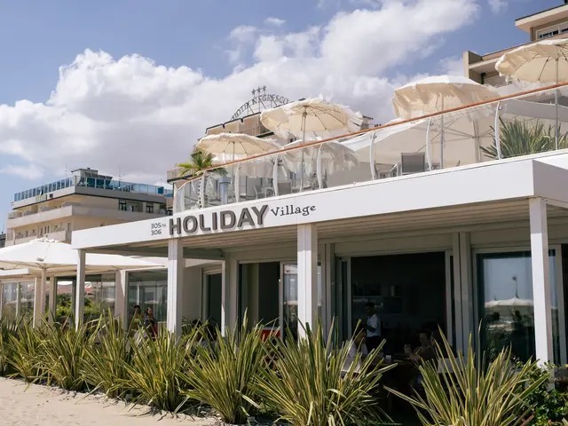 2-bed, 2-bath apartment with sea views 150 m from La Mata beach — 3