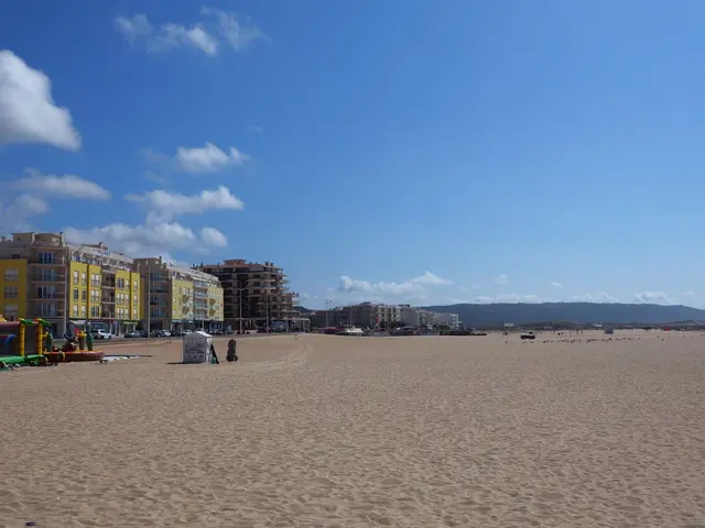 2-bed, 2-bath apartment with sea views 150 m from La Mata beach — 2