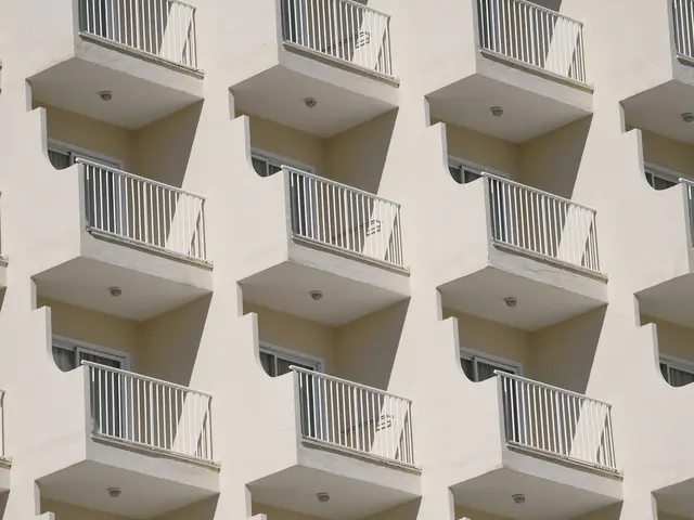 Piso amueblado de 2 dormitorios en alquiler anual cerca del paseo de La Mata — 3