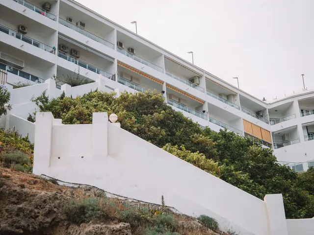 Piso amueblado de 2 dormitorios en alquiler anual cerca del paseo de La Mata — 4