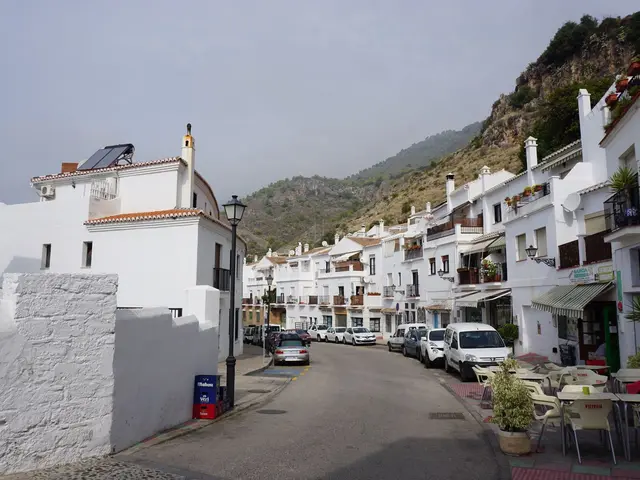 Top-floor 2-bed bungalow with private solarium a walk from the Cabo Roig strip — 5