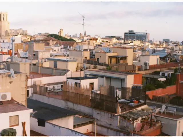 Top-floor 2-bed bungalow with private solarium a walk from the Cabo Roig strip — 2