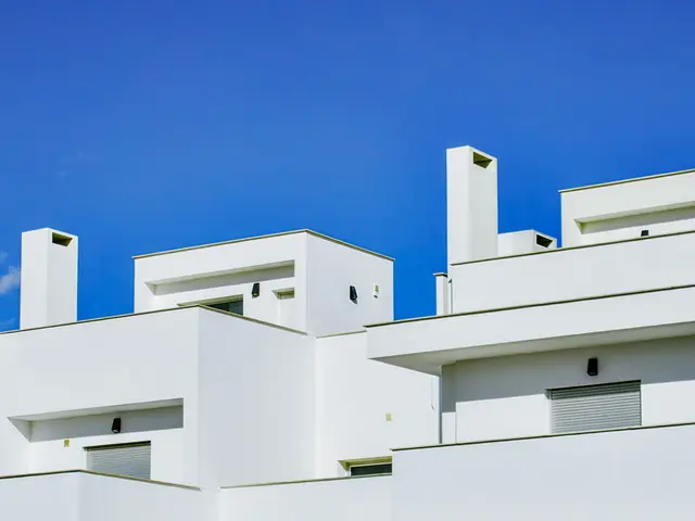 Top-floor 2-bed bungalow with private solarium a walk from the Cabo Roig strip — 3