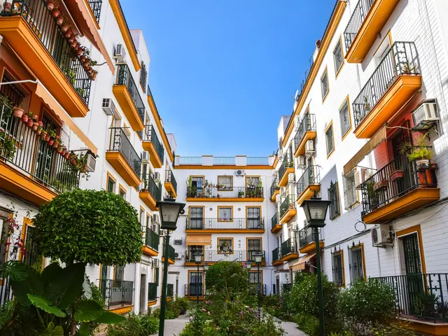 Three-storey 3-bed townhouse with garden and solarium near Cabo Roig beach — 3
