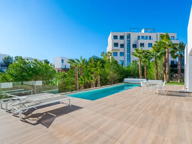 2-bed, 2-bath apartment for long-term rent 500 m from Cala Capitán