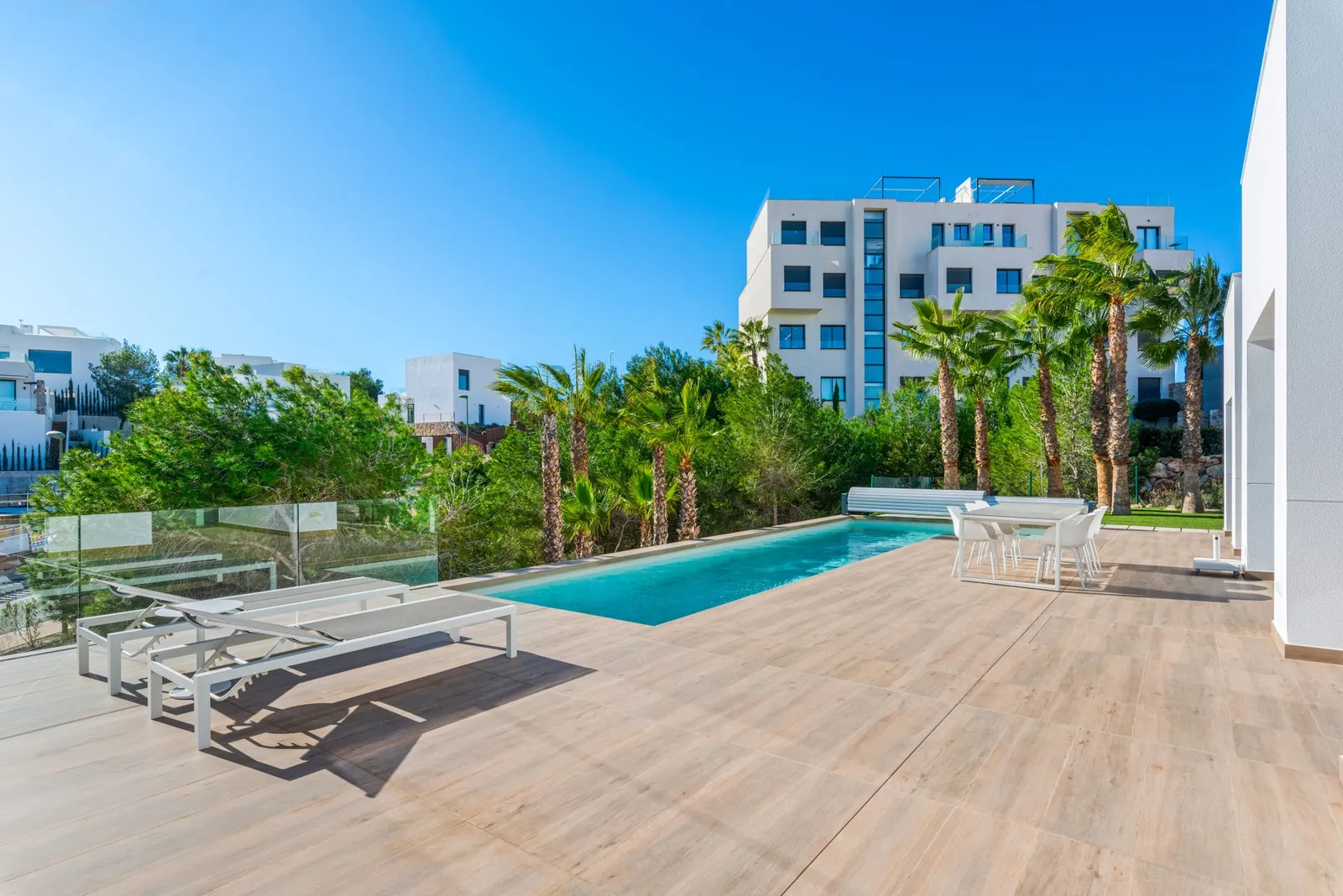 2-bed, 2-bath apartment for long-term rent 500 m from Cala Capitán