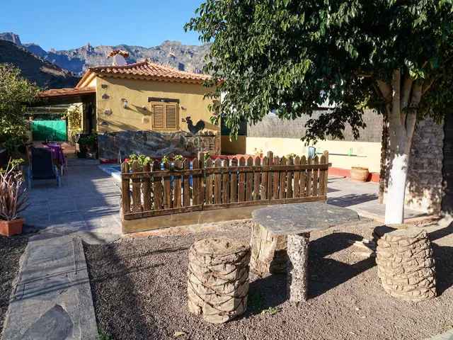 Ground-floor 2-bed quad house with wraparound garden near La Zenia beach — 2