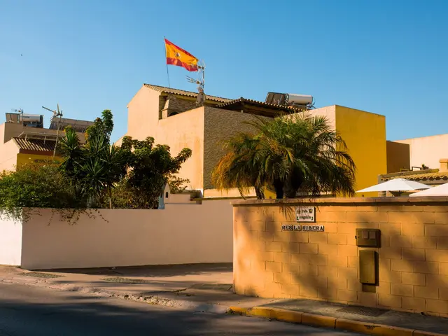Ground-floor 2-bed quad house with wraparound garden near La Zenia beach — 5