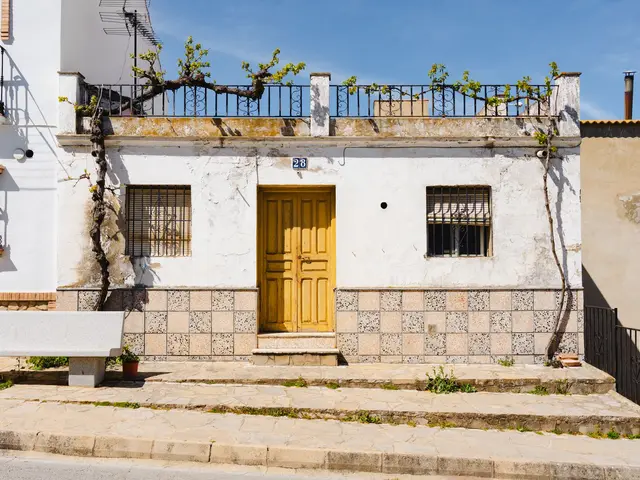 Ground-floor 2-bed quad house with wraparound garden near La Zenia beach — 4