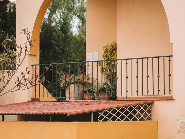 Ground-floor 2-bed quad house with wraparound garden near La Zenia beach