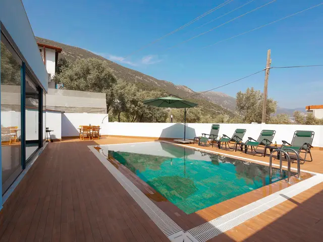 Detached 3-bed villa with pool and sea glimpses from the solarium, La Zenia — 5