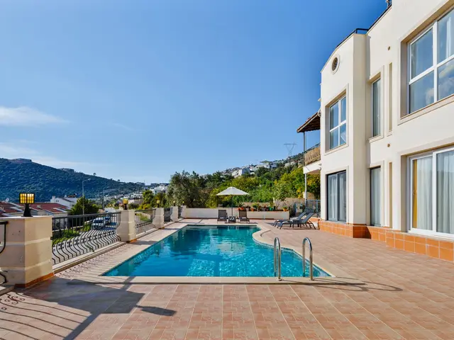Detached 3-bed villa with pool and sea glimpses from the solarium, La Zenia — 2