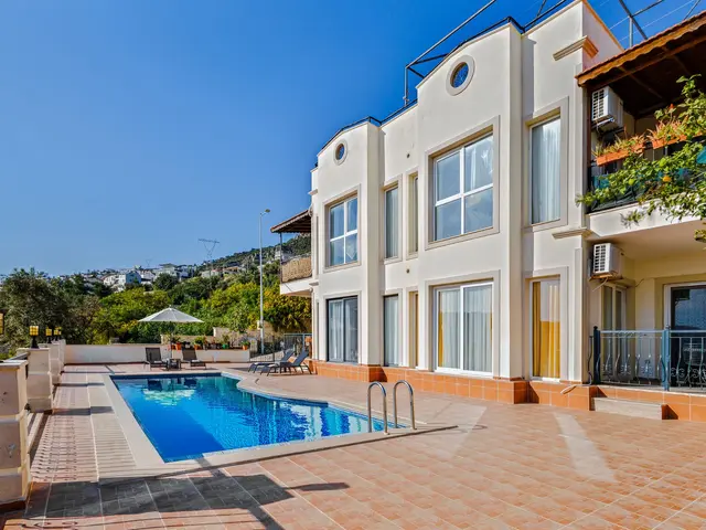 Detached 3-bed villa with pool and sea glimpses from the solarium, La Zenia — 3