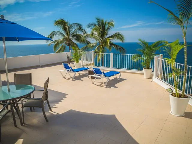 Sea-view 2-bed penthouse with roof solarium for long-term rent in La Zenia — 4