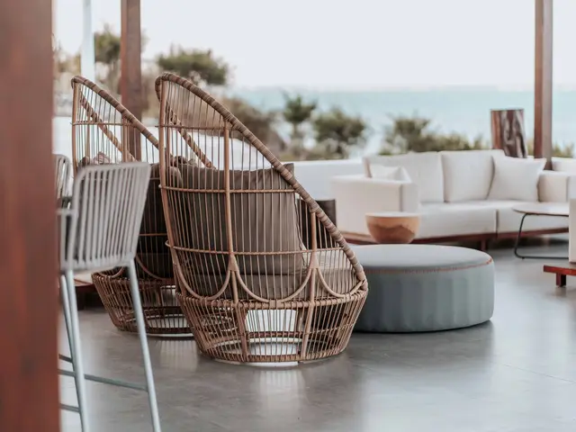 Sea-view 2-bed penthouse with roof solarium for long-term rent in La Zenia — 2