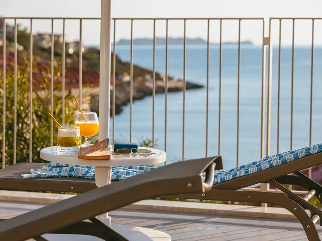 Sea-view 2-bed penthouse with roof solarium for long-term rent in La Zenia — 5