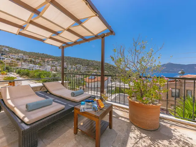 Sea-view 2-bed penthouse with roof solarium for long-term rent in La Zenia — 3