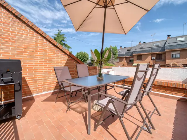 Spacious 3-bed townhouse with roof solarium in a gated Playa Flamenca complex — 2