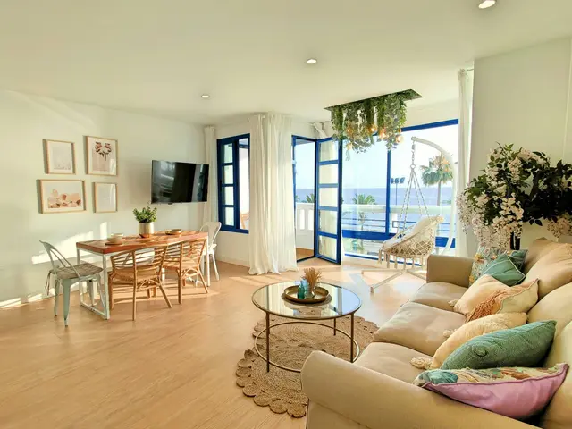 2-bed apartment to rent long term, walk to Zenia Boulevard and Playa Flamenca