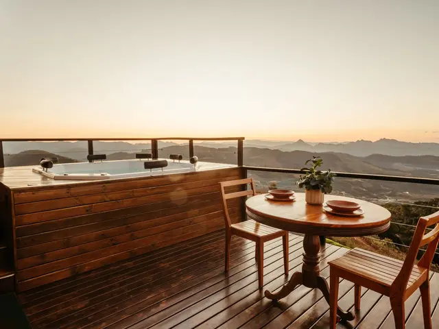 3-bed penthouse with 50 m² solarium and sea views in a Punta Prima resort — 4