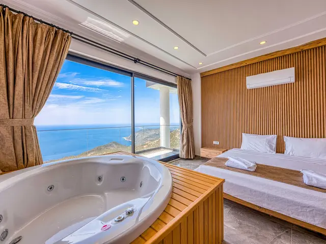 3-bed penthouse with 50 m² solarium and sea views in a Punta Prima resort — 3