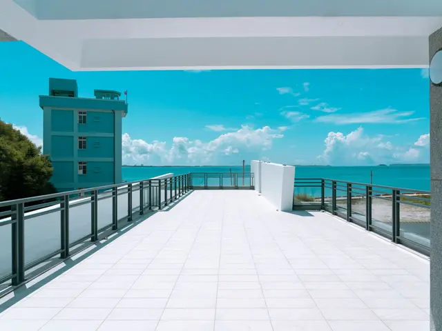 3-bed penthouse with 50 m² solarium and sea views in a Punta Prima resort — 5