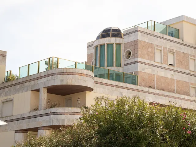 Upper-floor 2-bed bungalow with solarium to rent long term in Punta Prima — 5