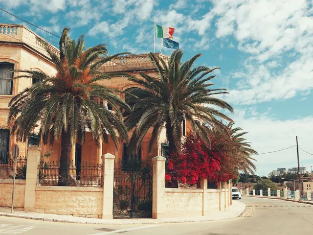 3-bed townhouse with garden and roof terrace in a gated Villamartin community