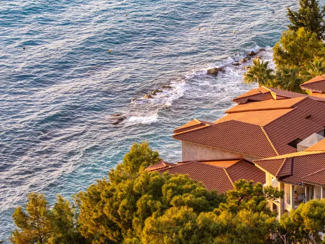 Villa de 4 dormitorios con piscina y vistas al mar entre los pinos de Campoamor — 2
