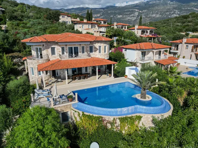 Villa de 4 dormitorios con piscina y vistas al mar entre los pinos de Campoamor — 4