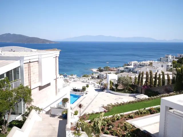 Villa de 4 dormitorios con piscina y vistas al mar entre los pinos de Campoamor — 3