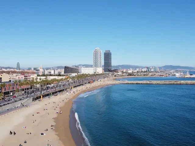 Apartamento de 2 dormitorios con vistas al mar junto a la playa de Mil Palmeras — 2