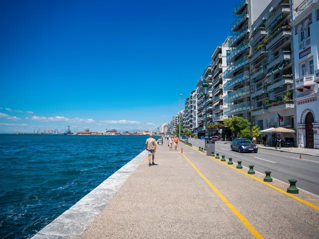 Furnished 2-bed apartment to rent long term in central Guardamar