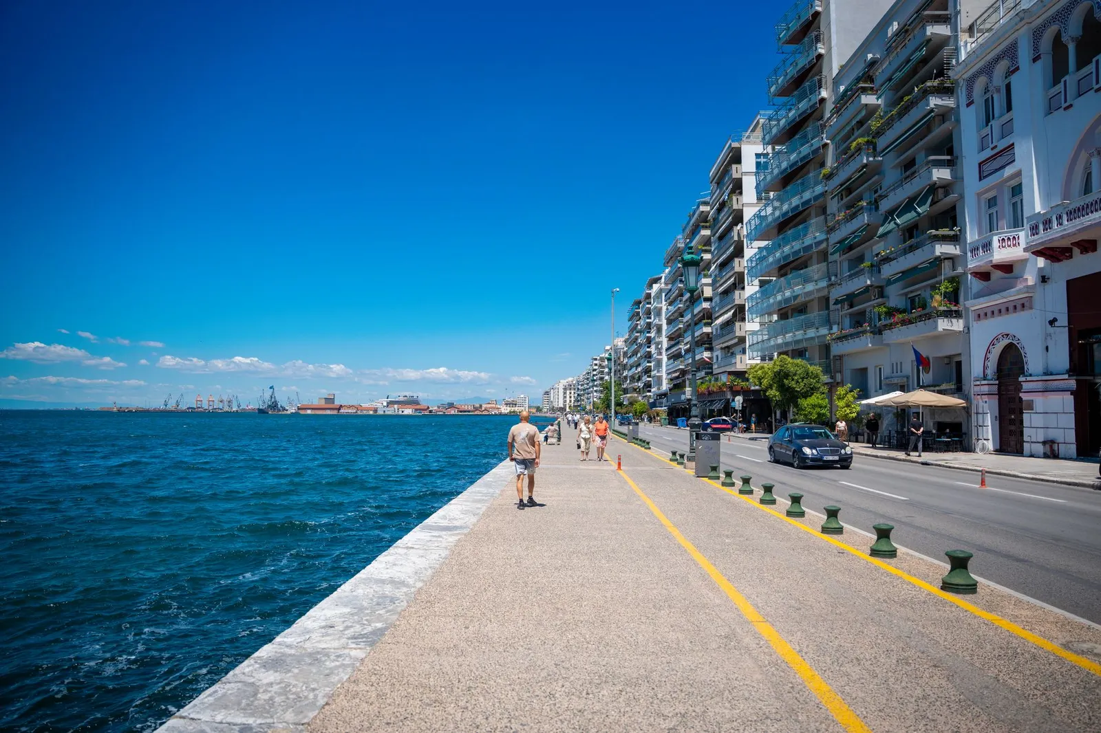 Furnished 2-bed apartment to rent long term in central Guardamar