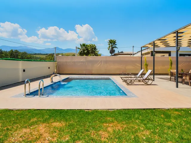 Detached 3-bed villa with private pool and salt-lake views in Ciudad Quesada — 2