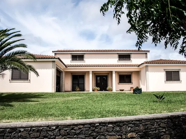 Detached 3-bed villa with private pool and salt-lake views in Ciudad Quesada — 4