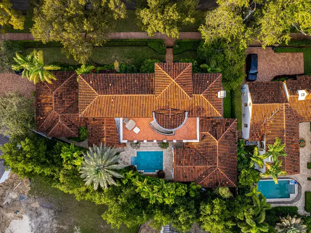 3-bed villa with private pool and garage within walking distance of Benijófar